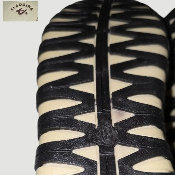 Source Unknown Cream Athletic Shoes - Picture 8 of 9